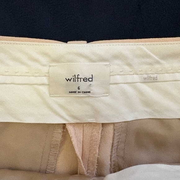 Aritzia effortless beige shorts size 6 - Picture 2 of 7